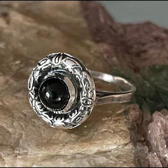 🌟 Black Onyx Sterling Silver Ring - Picture 3 of 9